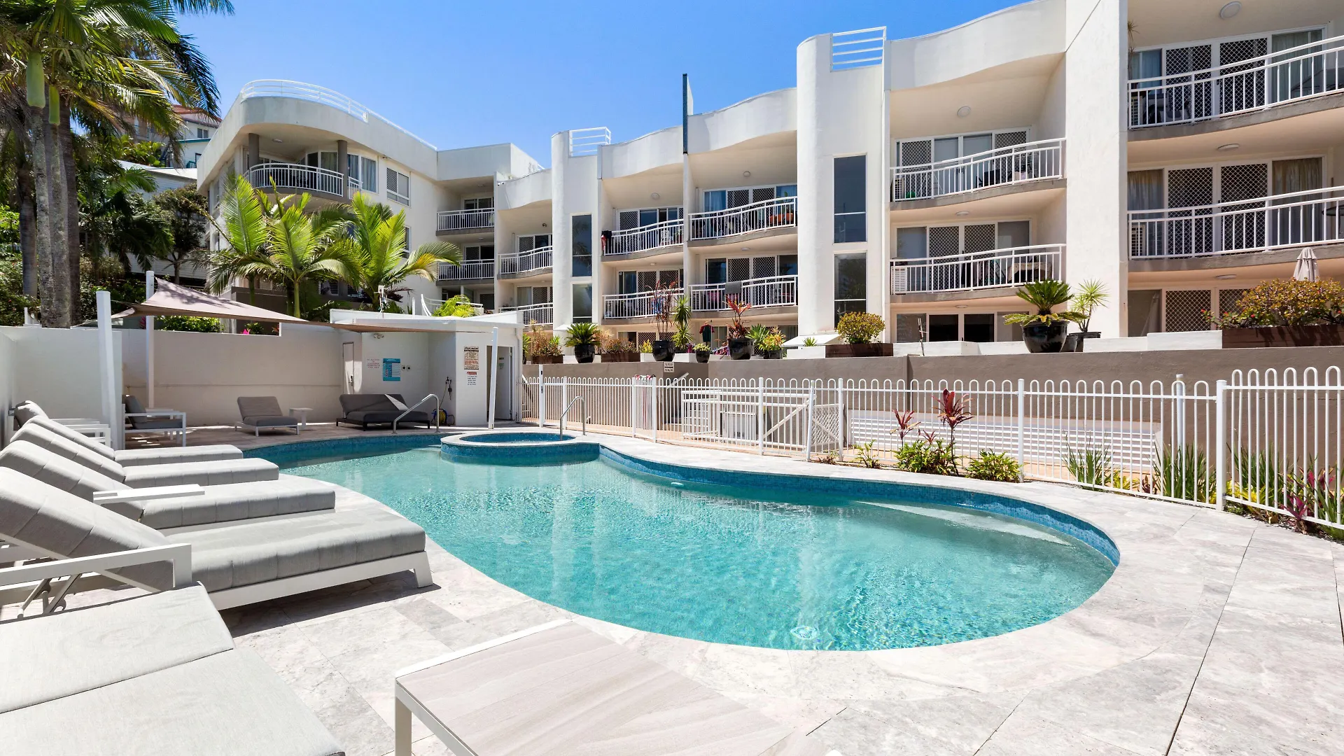 Staying In Coolangatta: 8 Four-Star Hotels Compared