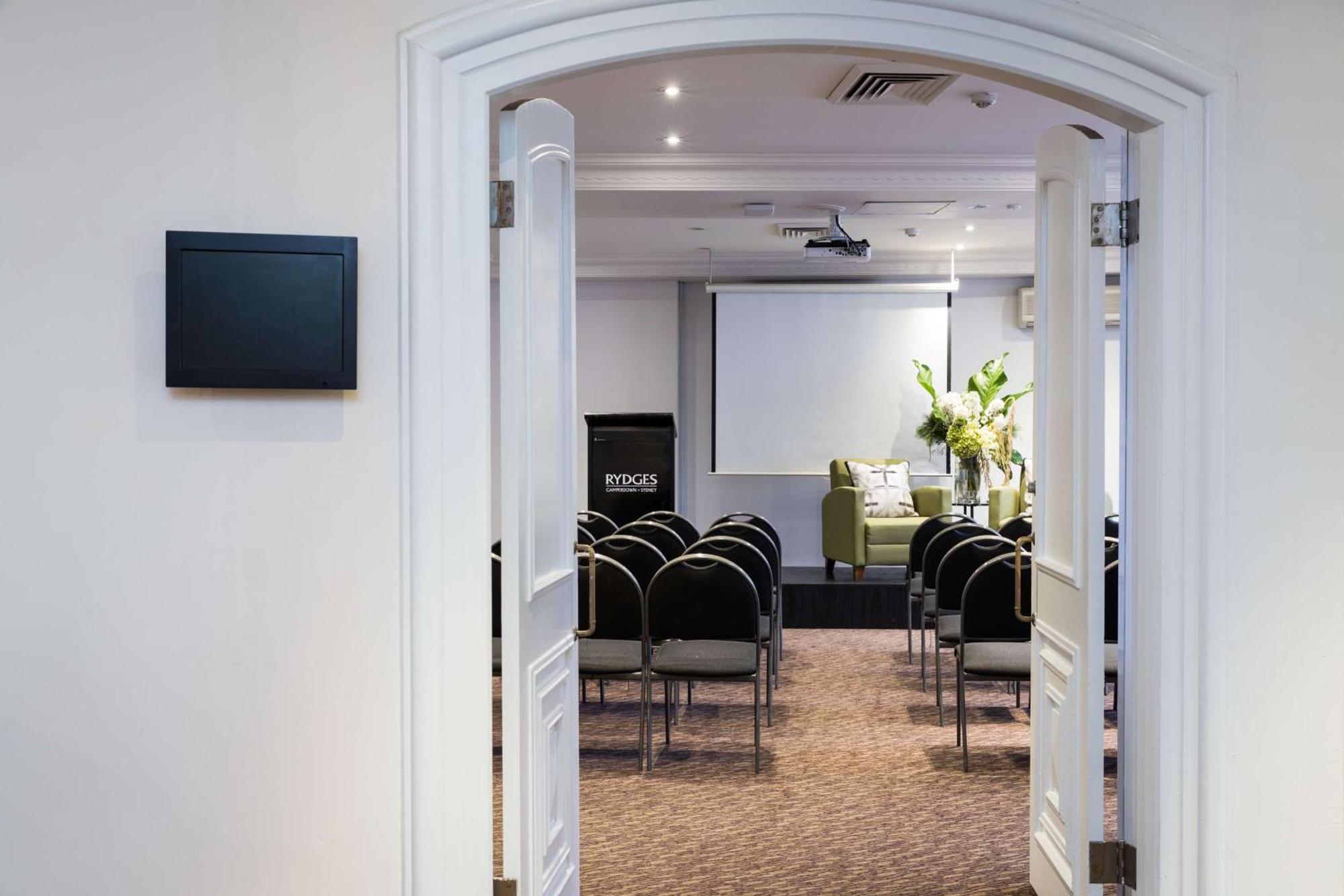 5 Airport-Connected Hotels Close to The Goods Line Sydney