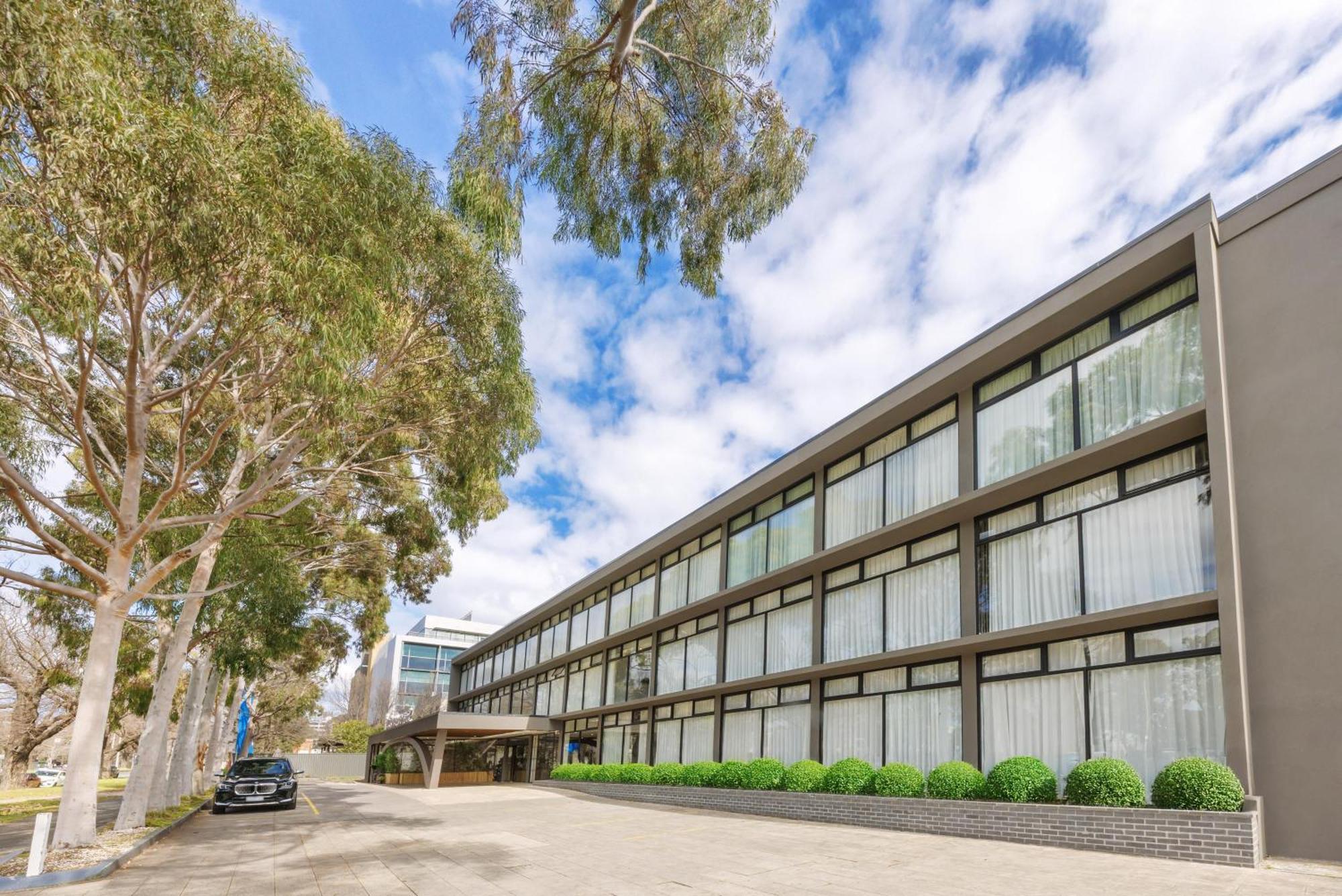 5 Exceptional Design Hotels Near Melbourne Zoo Worth Booking